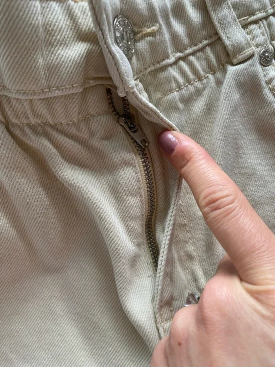 BERSHKA High-Rise Paper Bag Crop Jeans in Cream - Women! 🐚 - Picture 10 of 16